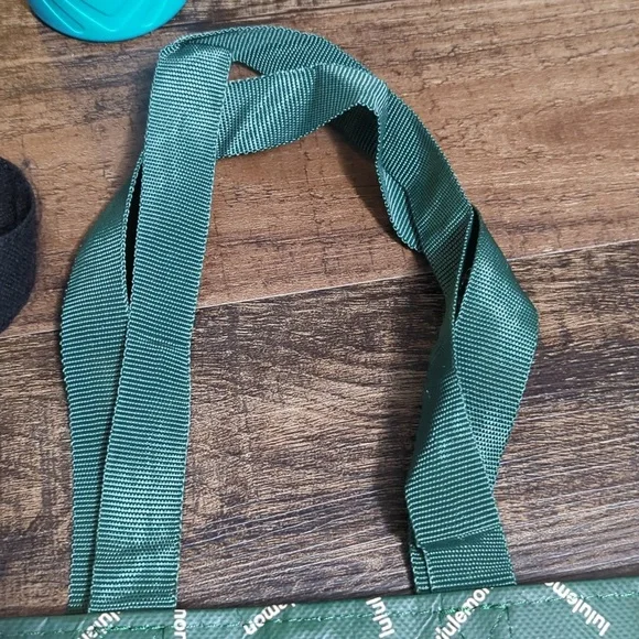 Lululemon - 2 Small Reusable Tote Gift Bags and Glass Water Bottle With Silicone - Picture 12 of 15